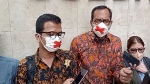Haris Azhar Pakai Masker Bertanda Silang Merah saat akan Mediasi dengan Luhut, Ini Artinya