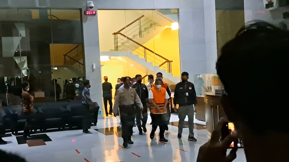 Wali Kota Bandung Yana Mulyana Jadi Tersangka, Berompi Oranye Tahanan KPK