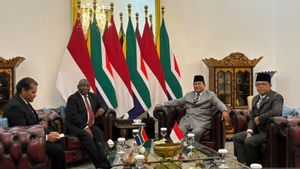 Prabowo Sambut Hangat Presiden Afrika Selatan di Istana Merdeka, Dentuman 21 Meriam Warnai Upacara