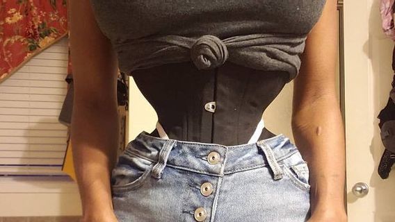 Gunakan <i>Waist Trainer</i> untuk Kecilkan Pinggang, Berbahayakah?