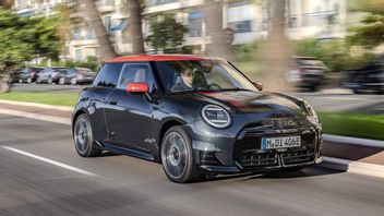 Mini Hadirkan Cooper SE JCW dengan Karakteristik Berkendara Sporty tapi EV