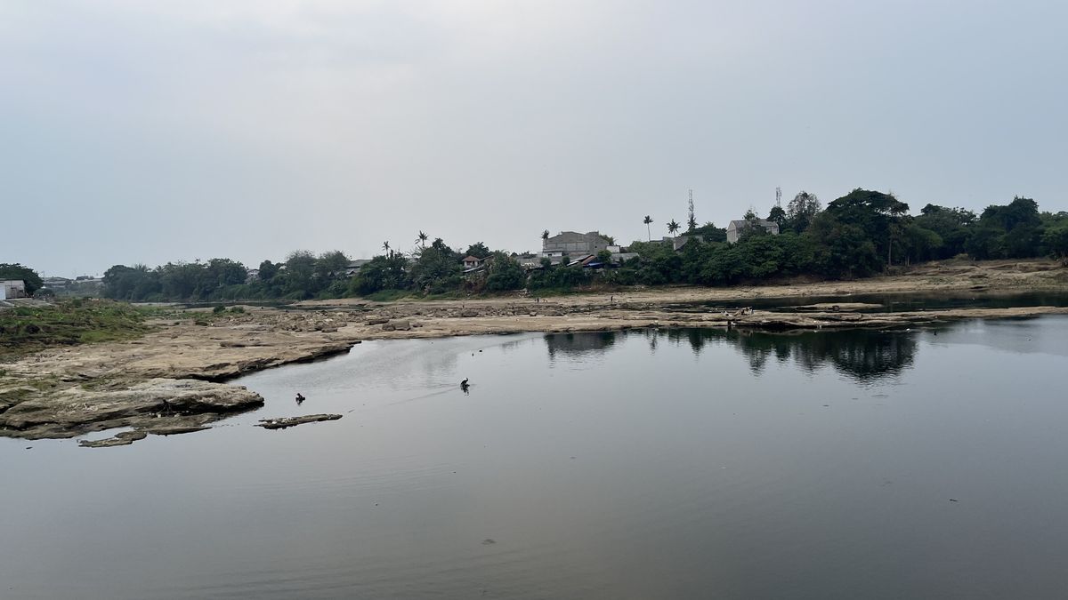 The Impact Of Kemarau Panjang, Cisadane River Surut Up To 1 Meter