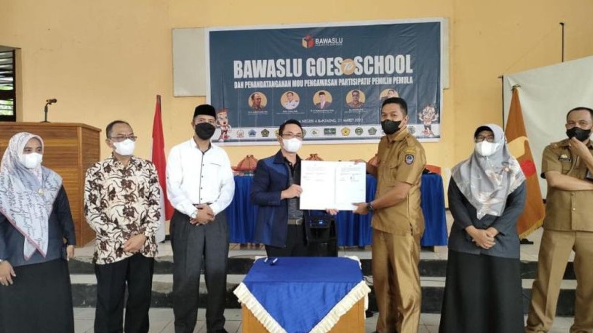 Bawaslu Bantaeng MoU With 11 SMA For Political Education