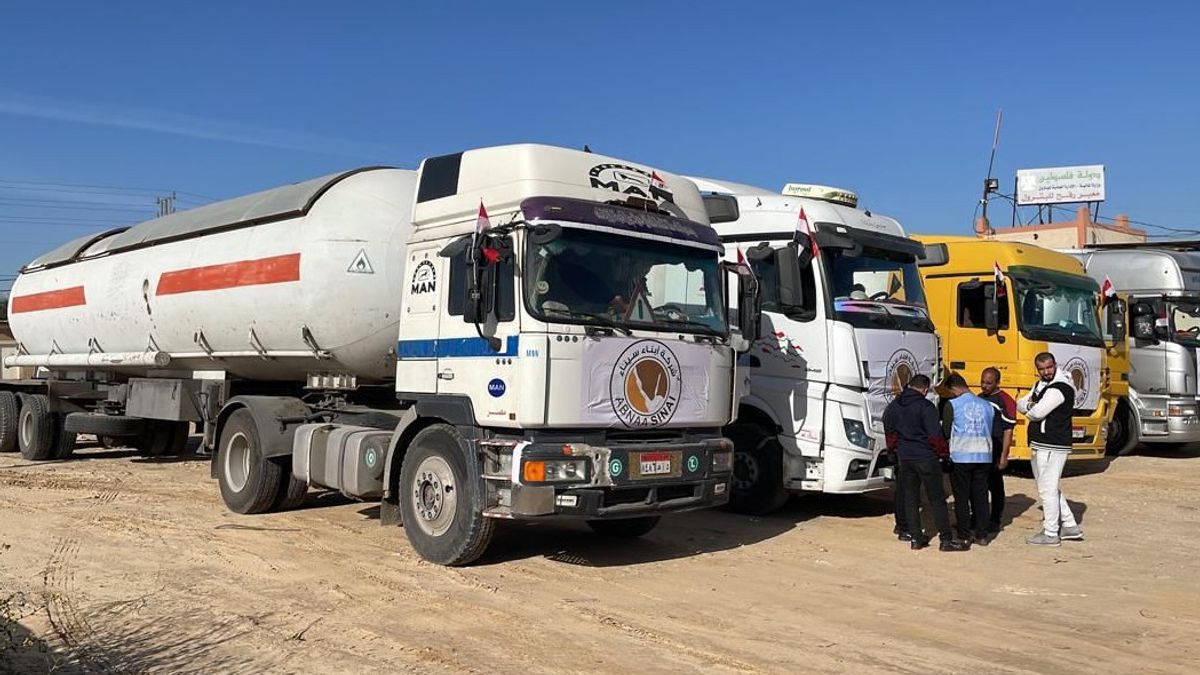 Israël autorise les camions de transport de carburant supplémentaires à entrer dans la bande de Gaza, mais il reste limité.