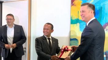 Visit Germany, Bahlil Persuades Volkswagen To Invest In Electric Car Batteries In Indonesia