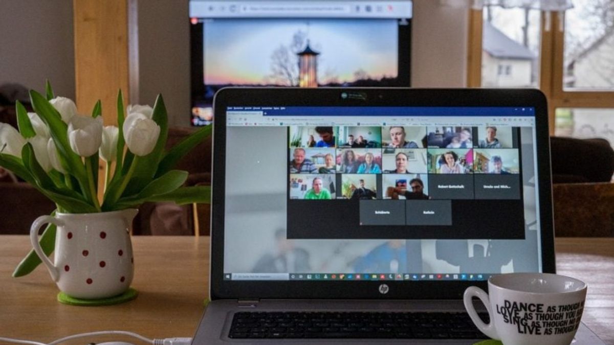 How To Blur The Background During A Zoom Meeting Using Android And IOS  Phones