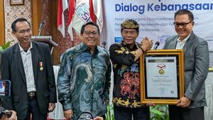 北加里曼丹省省长Zainal A. Paliwang 获得 印度尼西亚新闻友好奖 2025