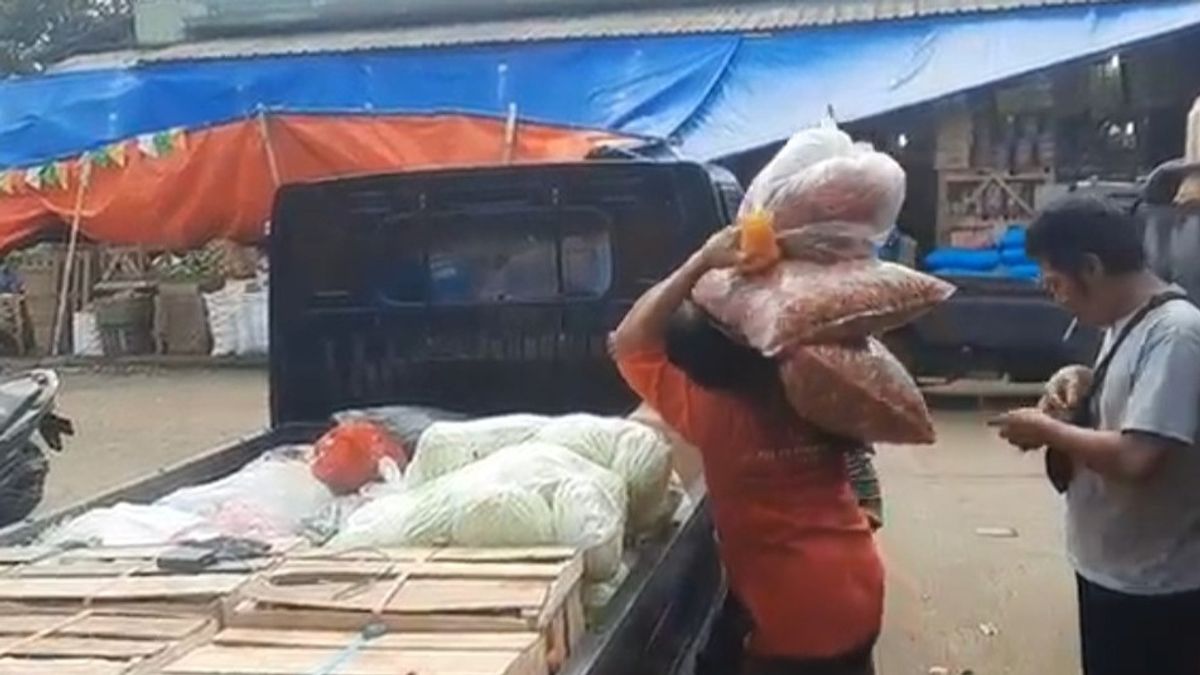 Nah! Vegetable Transport Driver At Kramat Jati Market Starts Complaints For Less Revenue Because Of Rising Fuel