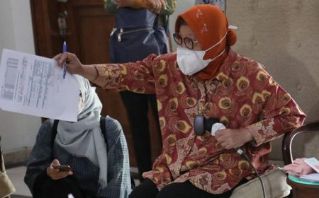 Rekening Terblokir Bikin Pencairan Bansos Telat, Risma: Harus Segera Selesai, Kasihan Mereka