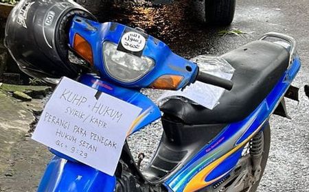 Ini Identitas Pemilik Motor Suzuki Shogun Biru dengan Stiker ISIS dan Tulisan “KUHP = Hukum Syirik/ Kafir