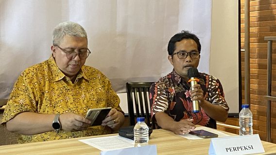 Grocery Stall Threatened With Tikar If It Is Prohibited From Selling Retail Cigarettes