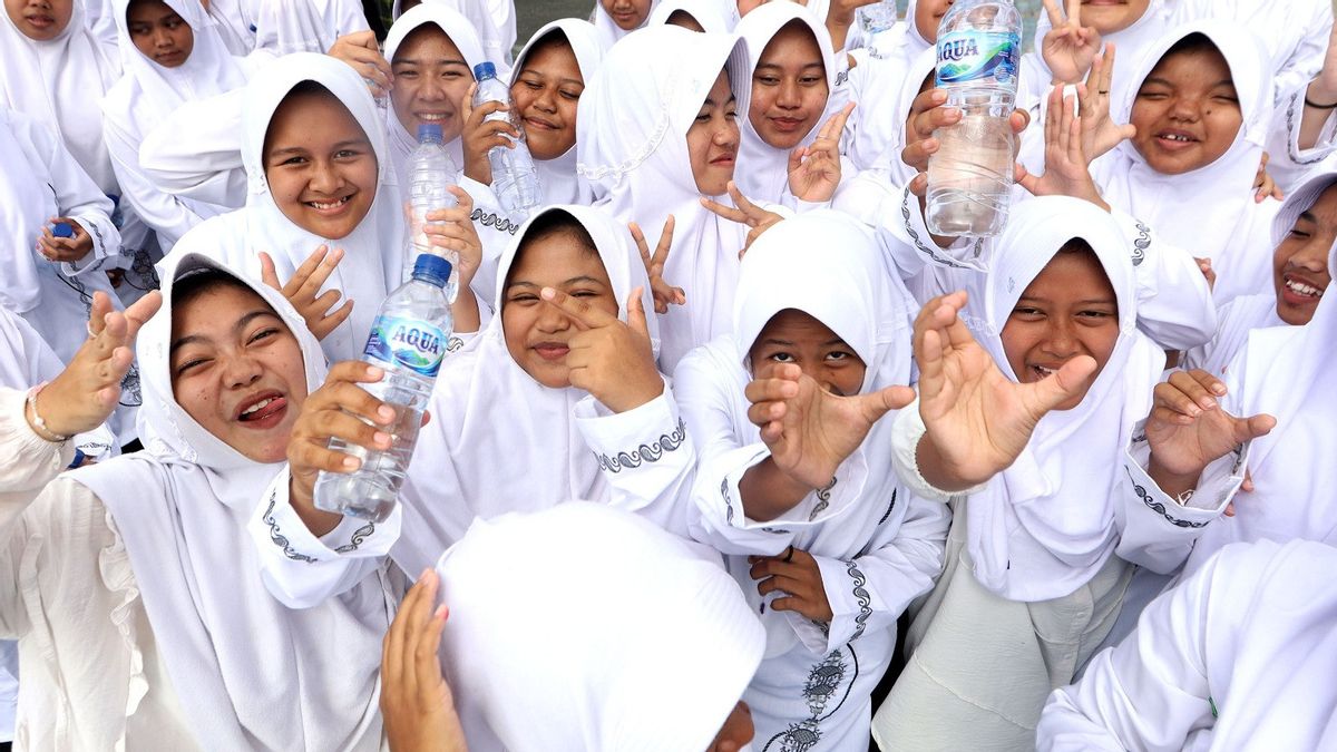 Danone Indonesia dan Serikat Ekonomi Pesantren Tanam 5.000 Bibit Pohon Bersama Para Santri