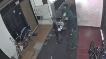 Frequent Loss, Burglary Victim In Cijantung Admits Motorcycle Parking Outside Because His House Is Narrow