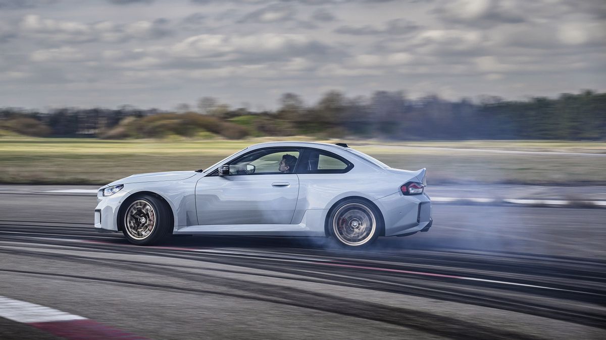 BMW M2 CS Terbaru Resmi Meluncur: Lebih Gahar, Lebih Ringan, dan Bisa Bikin M4 Minder