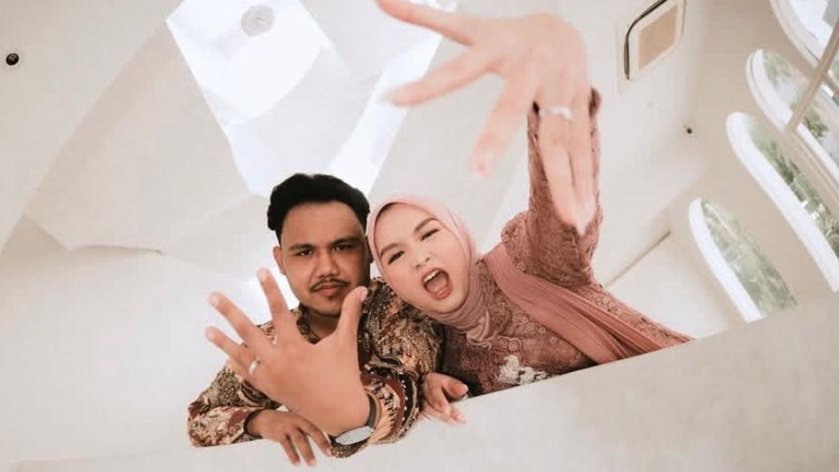  Salma Salsabil Resmi Menikah dengan Dimansyah Laitupa