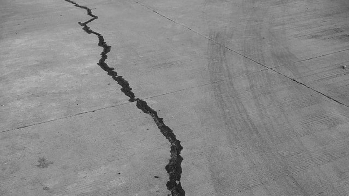 气象、气候和地球物理机构：门塔瓦伊的地震震级为5.8级，没有发生海啸的可能性