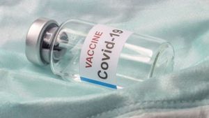 Warga Malang Mengaku Buta Usai Disuntik Vaksin COVID-19 AstraZeneca Dosis Pertama