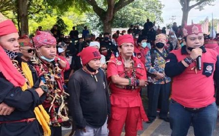 Makin Runcing, Ormas Dayak Minta Edy Mulyadi Dituntut Secara Hukum dan Adat