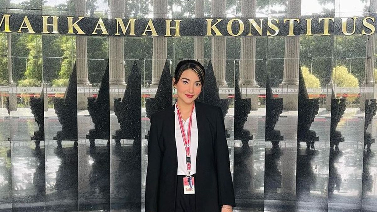 Kuatir Anak-anak Kena <i>Brainwash</i>, Tsania Warwa Hadir Langsung di Sidang Mahkamah Konstitusi