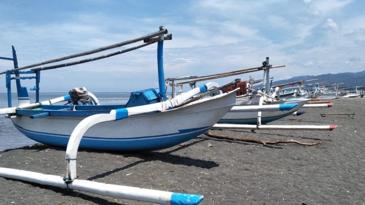Belasan Perahu Nelayan di Mataram Rusak Akibat Cuaca Ekstrem