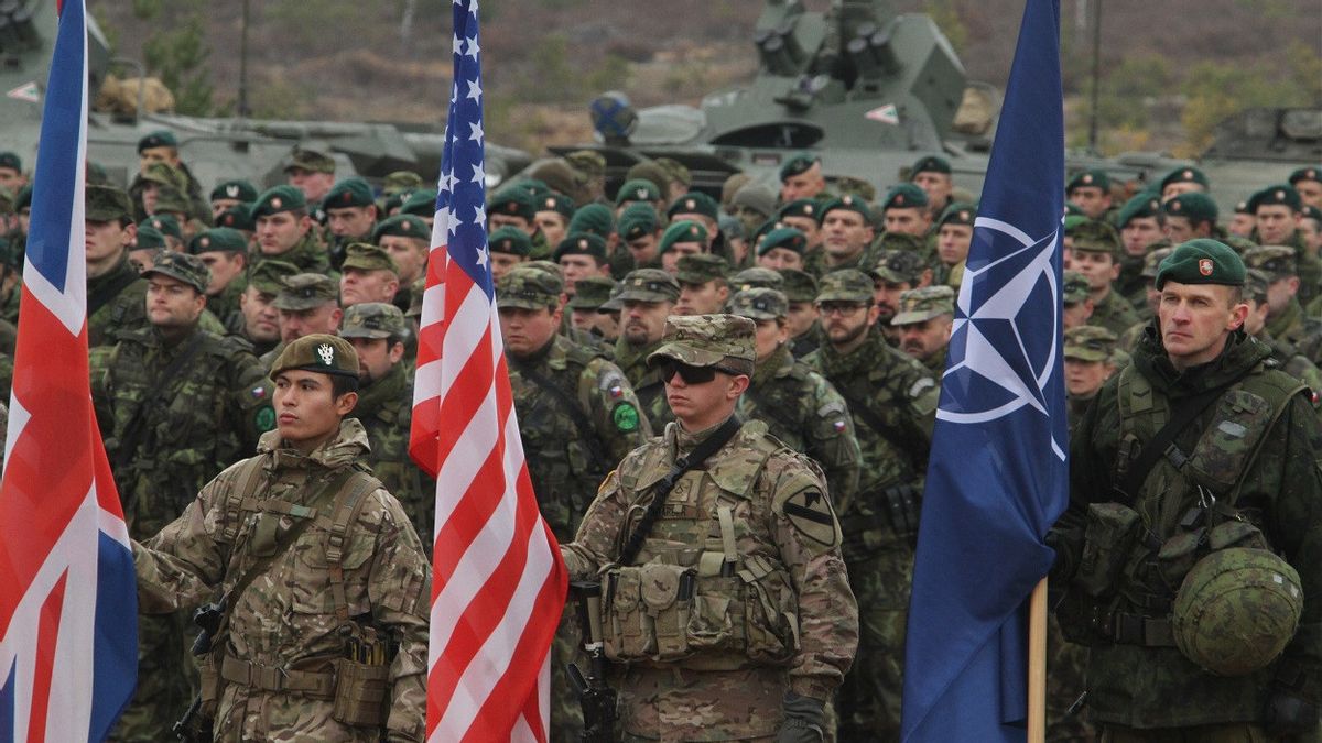 ウクライナへのロシアの侵略を見越して警戒する12,000 NATO-米国軍、モスクワは西側がヒステリックであると言います