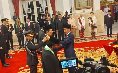 Jokowi Beri Tanda Kehormatan ke 64 Tokoh, Ada Surya Paloh, Erick Thohir Hingga Prabowo