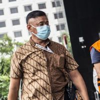 KPK杜加摄政阿卜杜勒·加富尔（Abdul Gafur）收到在PPU从事项目的公司的金钱商品致敬