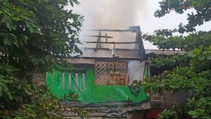 Rumah Berlantai 2 di Pondok Kopi Terbakar, 7 Unit Mobil Damkar Dikerahkan ke Lokasi