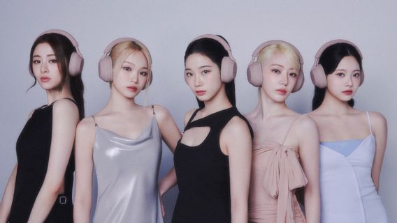 Gandeng LE SSERAFIM, Sony Luncurkan Warna Smoky Pink untuk WH-1000XM5 dan WF-1000XM5