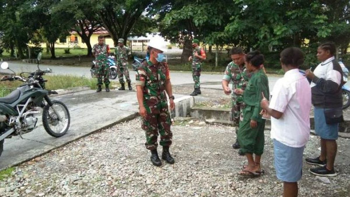 TNI Socializes The Danger Of Drugs To Students In Mimika