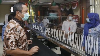 Des Centaines D’employés Non-ASN à Semarang Licenciés En Raison D’un Retour Imprudent à La Maison