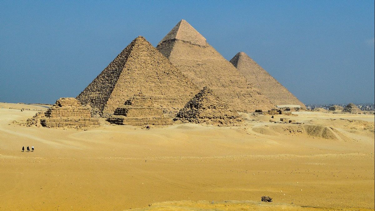 Scientists Reveal Hidden Corridor At Egypt's Great Giza Pyramid