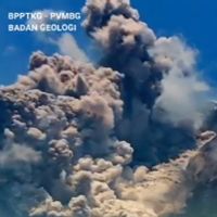 Minggu Pagi, Guguran Awan Panas Gunung Merapi Mengarah ke Barat Daya