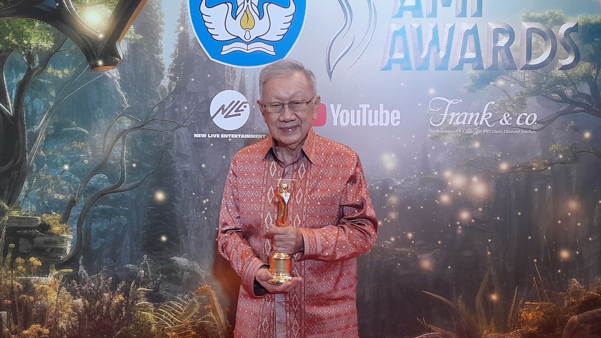 2023年のAMIアワードで生涯功労を達成できるアディ・ヌグロホは、インドネシア音楽の大きな夢を伝えています