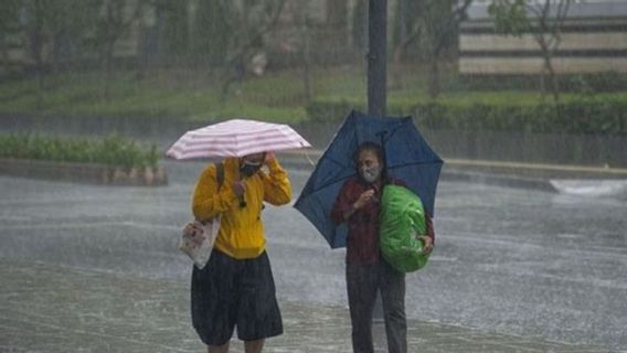 天気予報日曜日6月12日:大ジャカルタとインドネシアのいくつかの州で雨