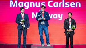 Magnus Carlsen Comeback Dramatis untuk Juara Dunia Catur Kilat 2025