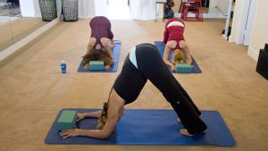 Tips Menghilangkan Stres dengan Yoga, Lakukan 4 Pose Ini 