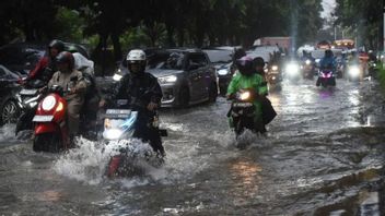 周四早上,雅加达洪水的40个RT和5段被洪水淹没的道路