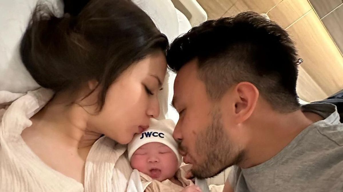 Jessica Mila donne naissance, Yakup Hasibuan langsung enlever le visage et le nom de sa fille