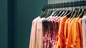 Trik Merawat Baju Berbahan Satin agar Awet Dikenakan