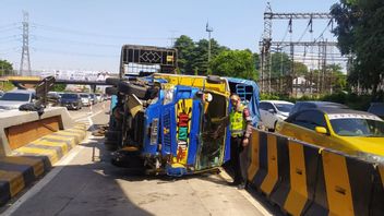 Rem Tidak Berfungsi, Truk Hantam Antrean Mobil di Gerbang Tol Cikupa