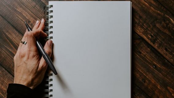How to Make Interesting Poetry and Fantasy Stories? Pay Attention to This