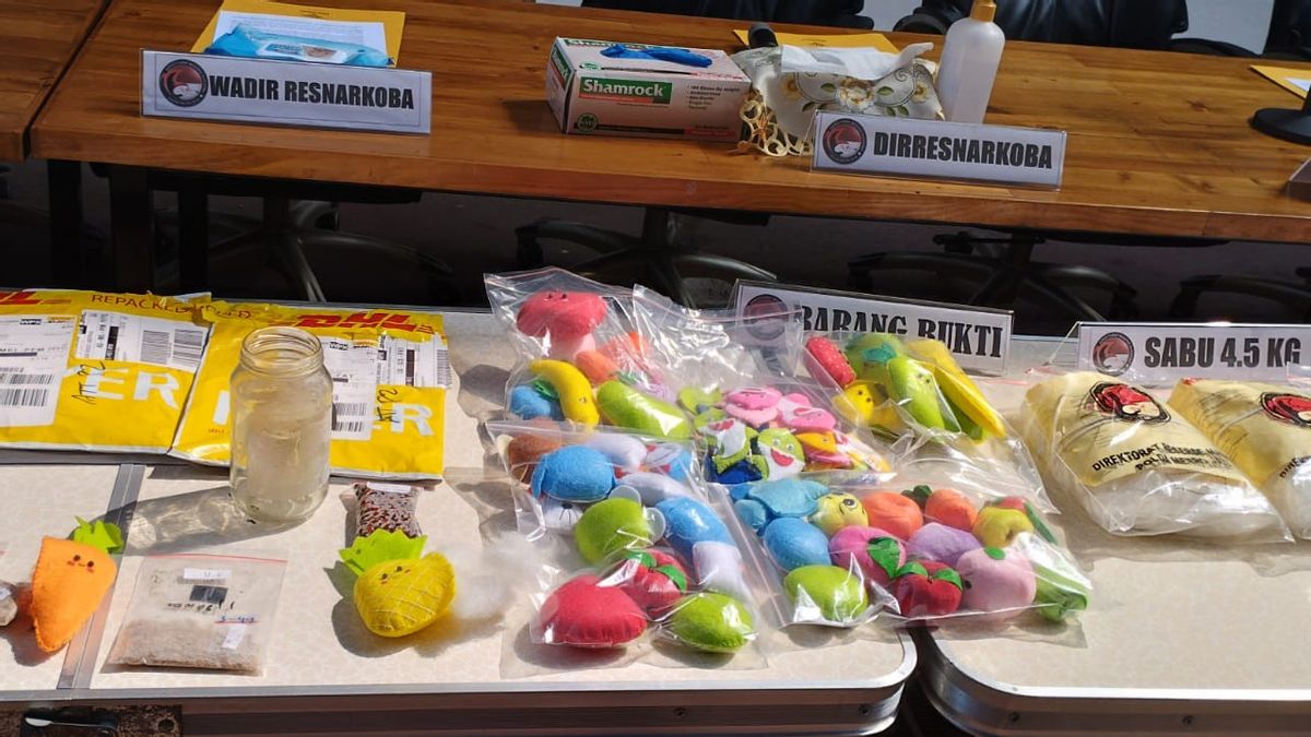 Police Thwart Smuggling Of Cocaine Seeds With Finger Puppet Mode