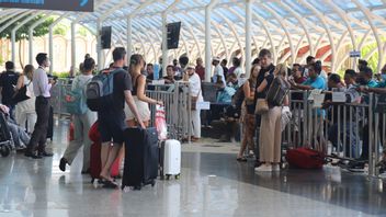 الركاب من طريق الدخول الدولي إلى مطار نجوراه راي في بالي يرتفعون ، ومعظم السياح من أستراليا