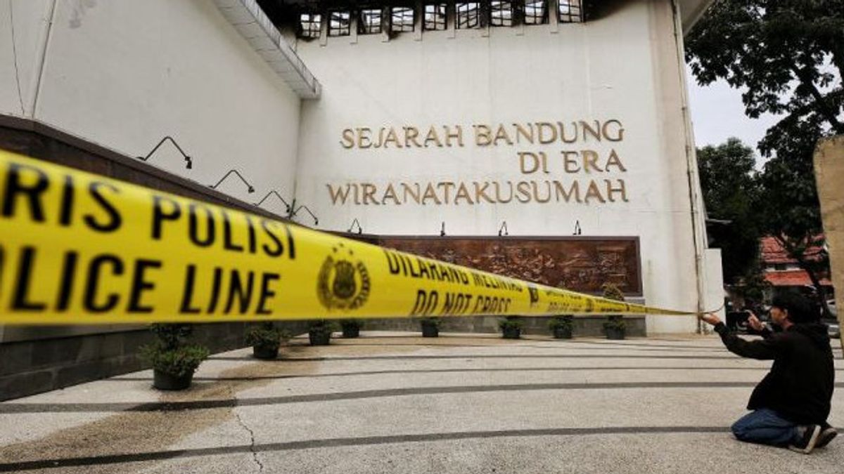 Polisi Tunggu Hasil Puslabfor Tentukan Penyebab Api di Balai Kota Bandung