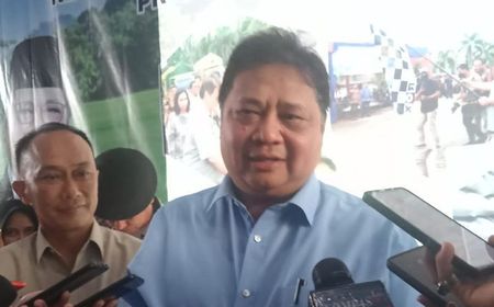 Airlangga: Penyaluran Bansos Bentuk Kehadiran Pemerintah, Bukan Agenda Politik