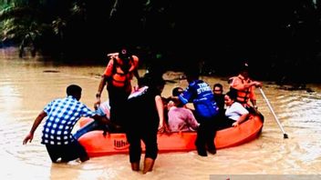 Banjir Makin Tinggi, BPBD Evakuasi 40 Warga di Nagan Raya