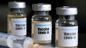 Nakes Disuntik Vaksin Ketiga, Satgas COVID-19: Masyarakat Umum Dua Kali Sudah Cukup   