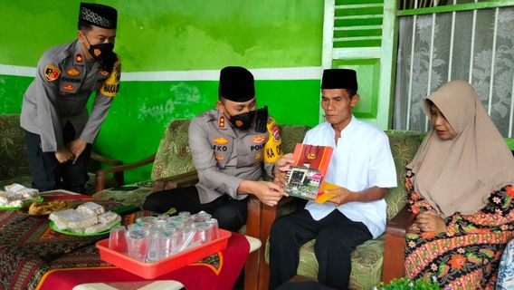 East Java Police Salurkan Tali Asih To The Victims Of Malang Incident Incidents