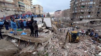 Turkish Earthquake Dead Increased To 9,600 People, Refugees Need Tents And Food In Central Winter